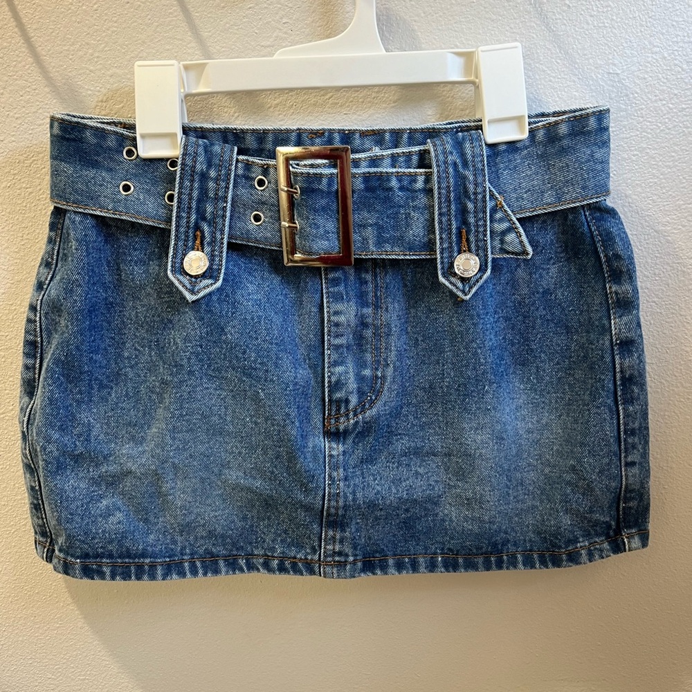 SHEIN medium wash denim mini skirt with removable belt size small
